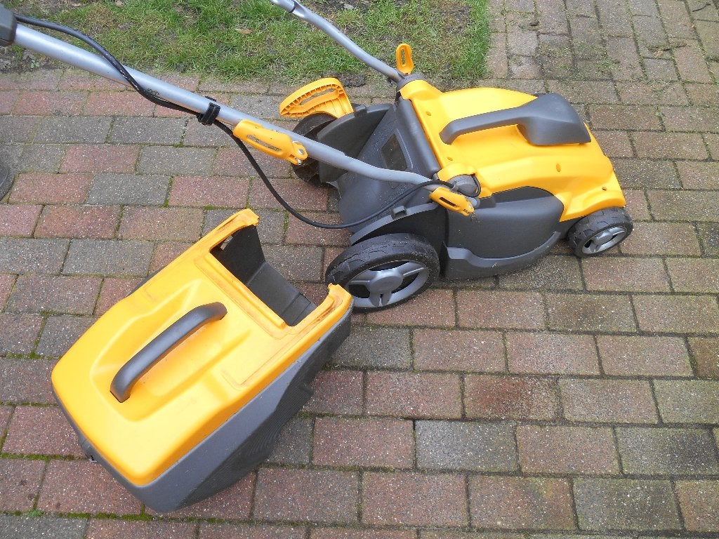 Electrische grasmaaier, Ophalen, Stiga, Zo goed als nieuw, 30 tot 50 cm