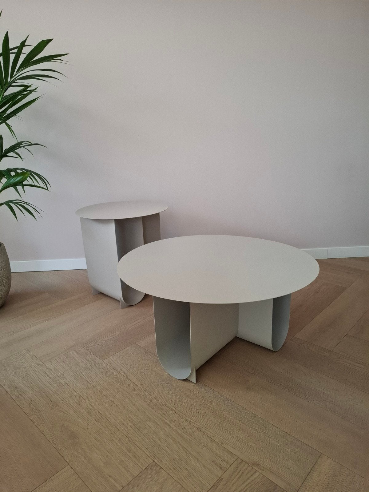 Moderne bijzettafels (70 x 35 en 45 x 45) als nieuw!, Minder dan 55 cm, Metaal of Aluminium, Rond, Zo goed als nieuw
