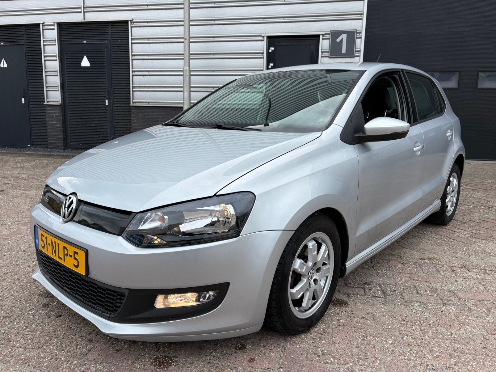 Volkswagen Polo 1.2 TDI 75PK 5D Bluemotion 2010 Grijs, Auto's, Voorwielaandrijving, 74 pk, 1199 cc, 96 €/maand
