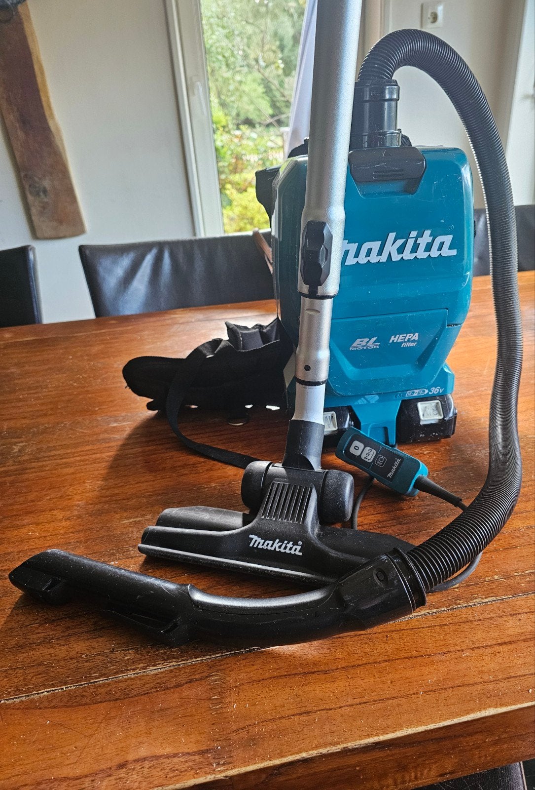 MAKITA rugstofzuiger set, Ophalen, Zo goed als nieuw, Stofzak, Draadloos