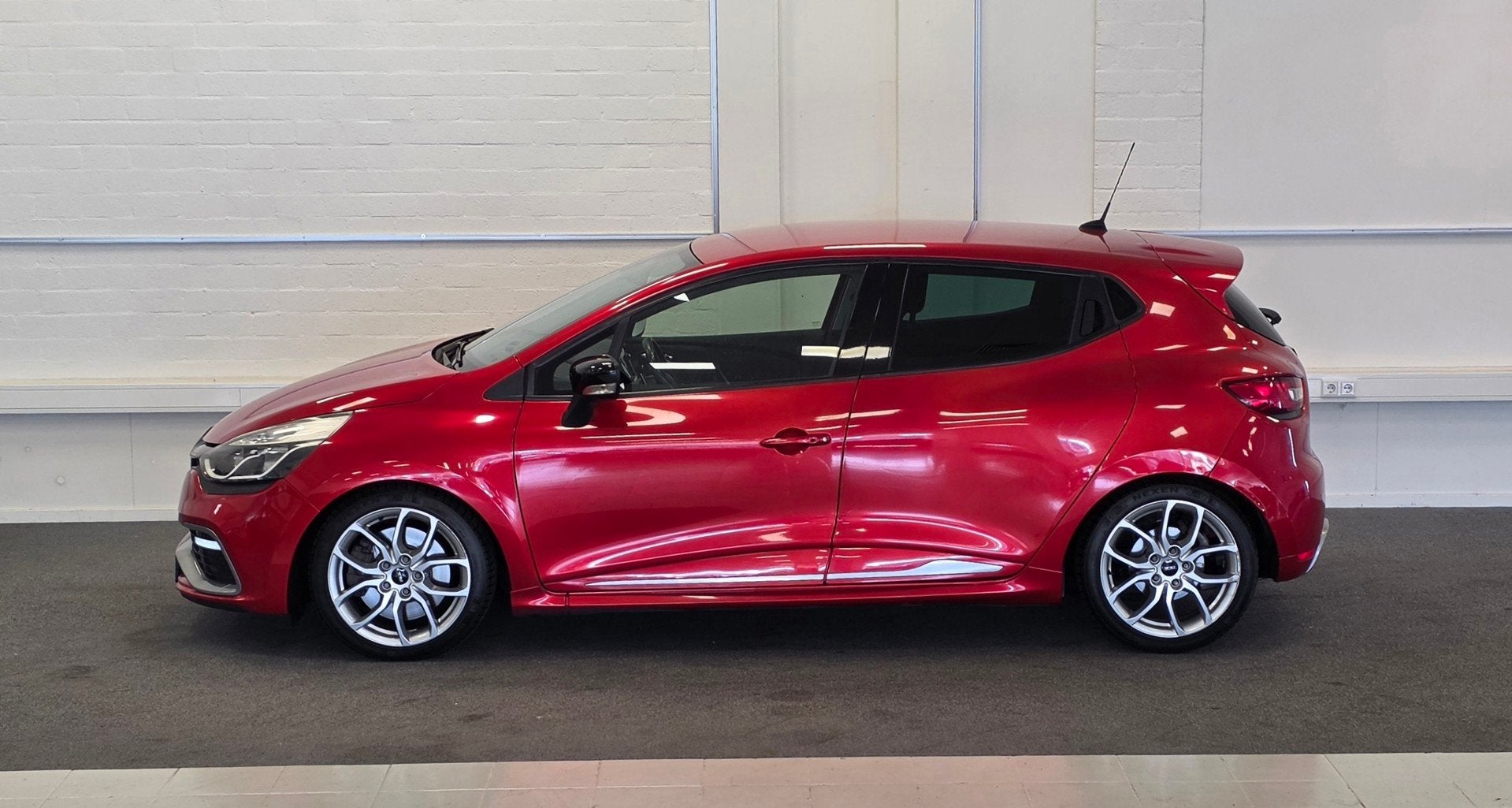 Renault Clio 1.6 R.S. 200PK Navigatie, Auto's, Euro 5, Gebruikt, Zwart, 4 cilinders
