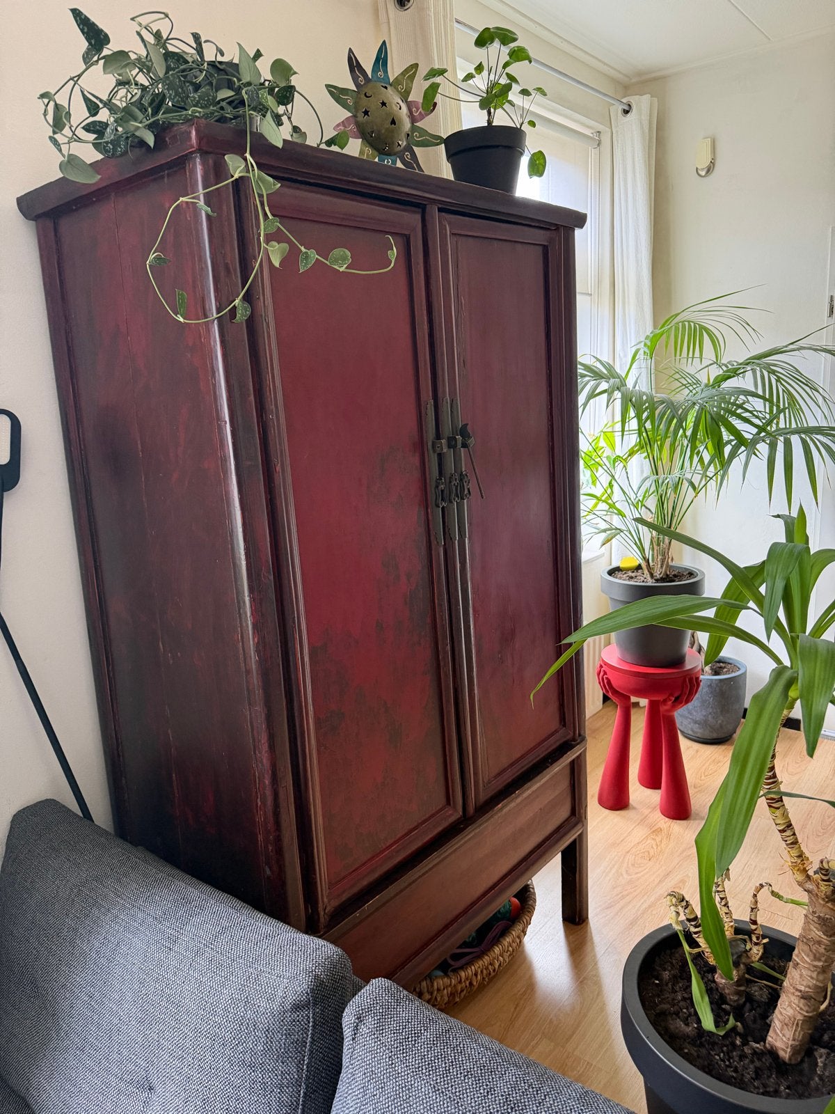 Chinese kast, rood gelakt. Gratis op te halen., Huis en Inrichting, Kasten | Kledingkasten, Ophalen, Gebruikt, 100 tot 150 cm