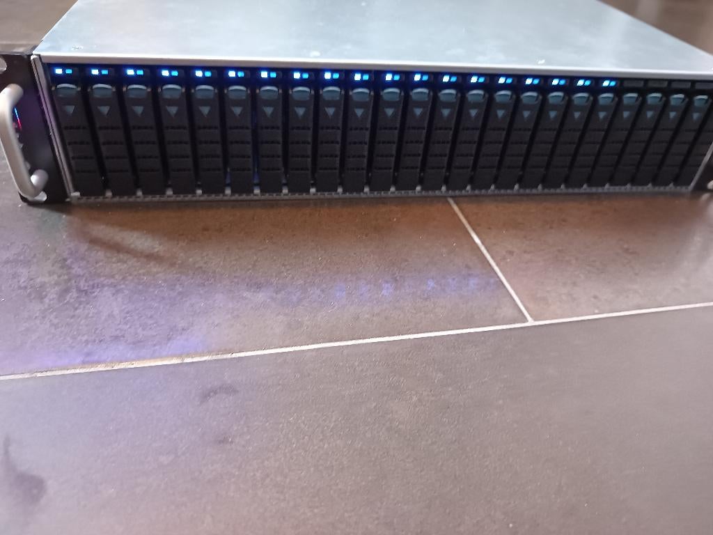 JBOD met harde schijfen, Computers en Software, Servers, Zo goed als nieuw, Onbekend, Hot swappable onderdelen, Ophalen of Verzenden