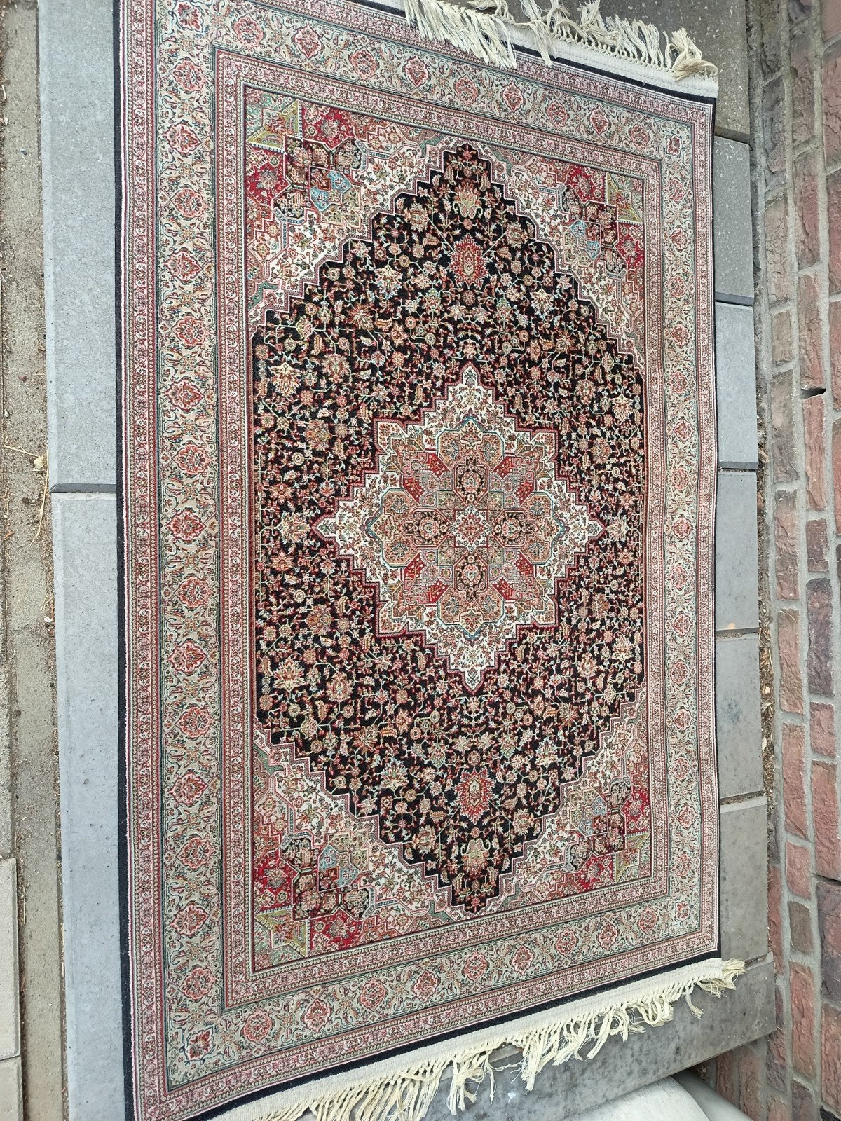Prachtig Perzisch tapijt - Zwart met bloemmotief, Ophalen, Perzisch, Klassiek, Oosters, 50 tot 100 cm, Zo goed als nieuw