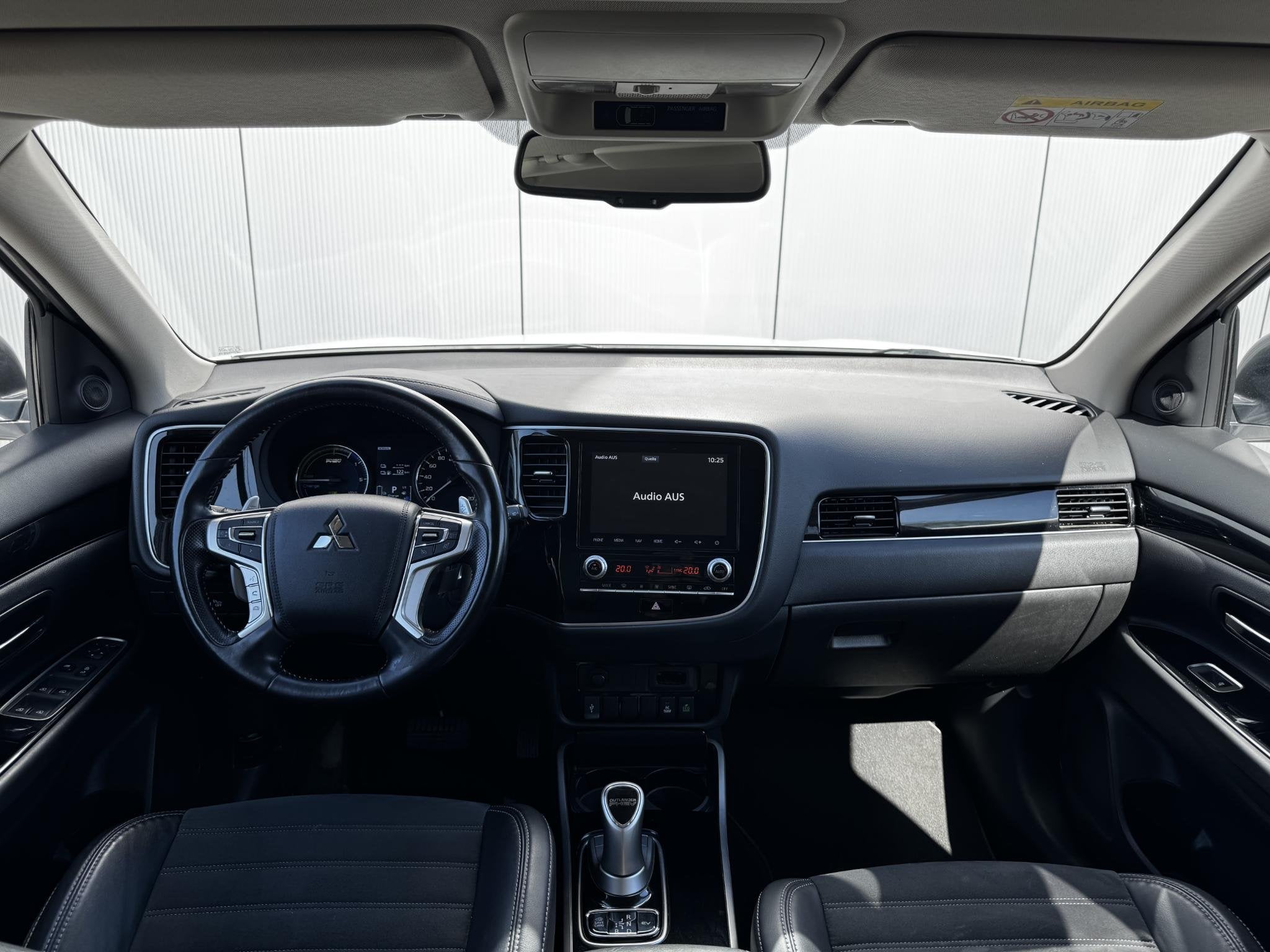 Mitsubishi Outlander 2.4 PHEV Intense+ / Trekhaak Afneembaar, Automaat, 4 cilinders, 1865 kg, Wit
