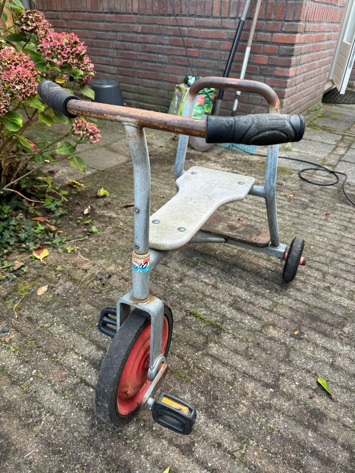 Oude driewieler voor kinderen - opknapper, Ophalen, Gebruikt