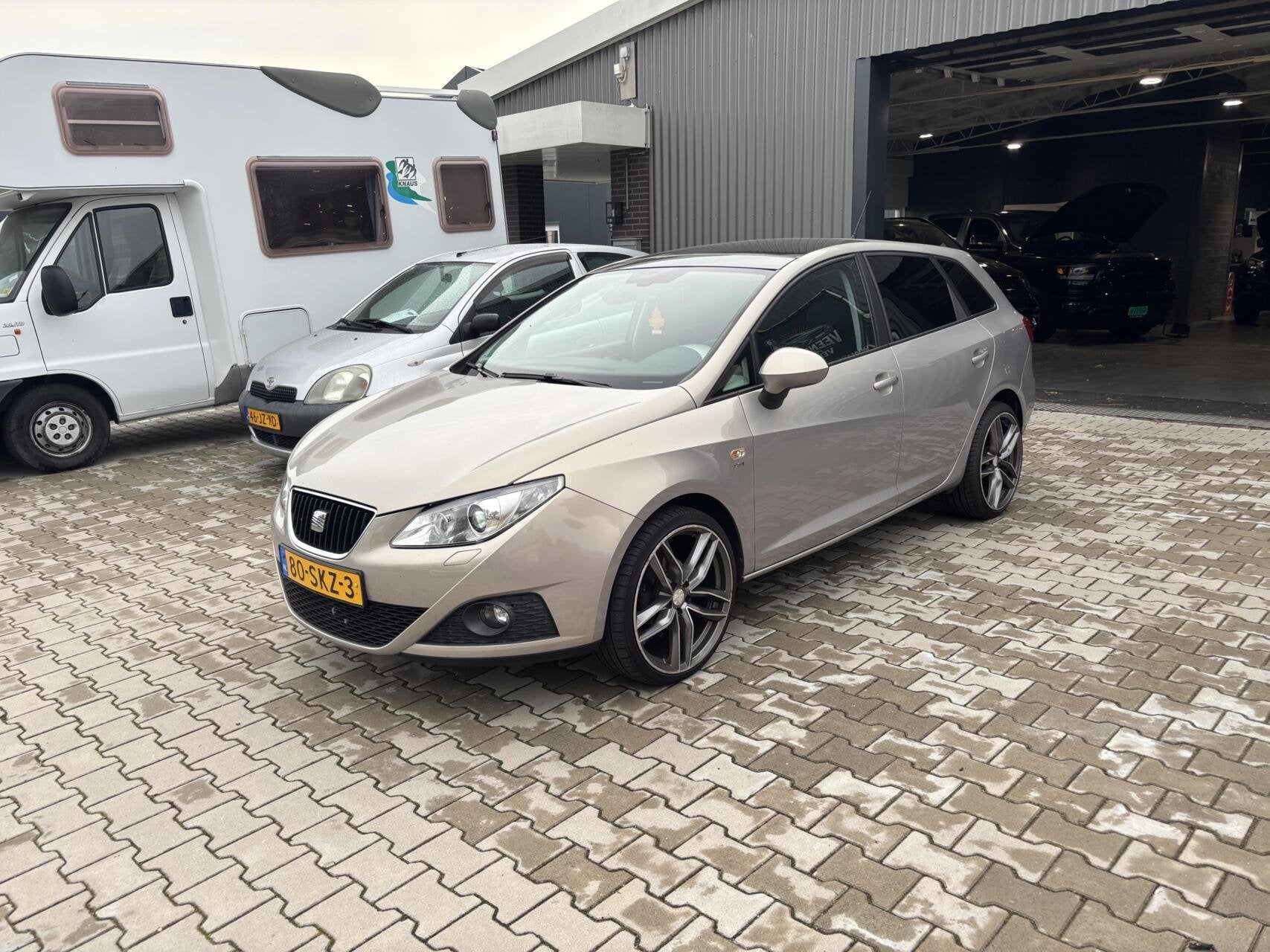 Seat Ibiza ST 1.2 TSI Sport AUTOMAAT Airco Cruise Leder Pano, Auto's, Euro 5, Gebruikt, 19 km/l, Onderhoudsboekje