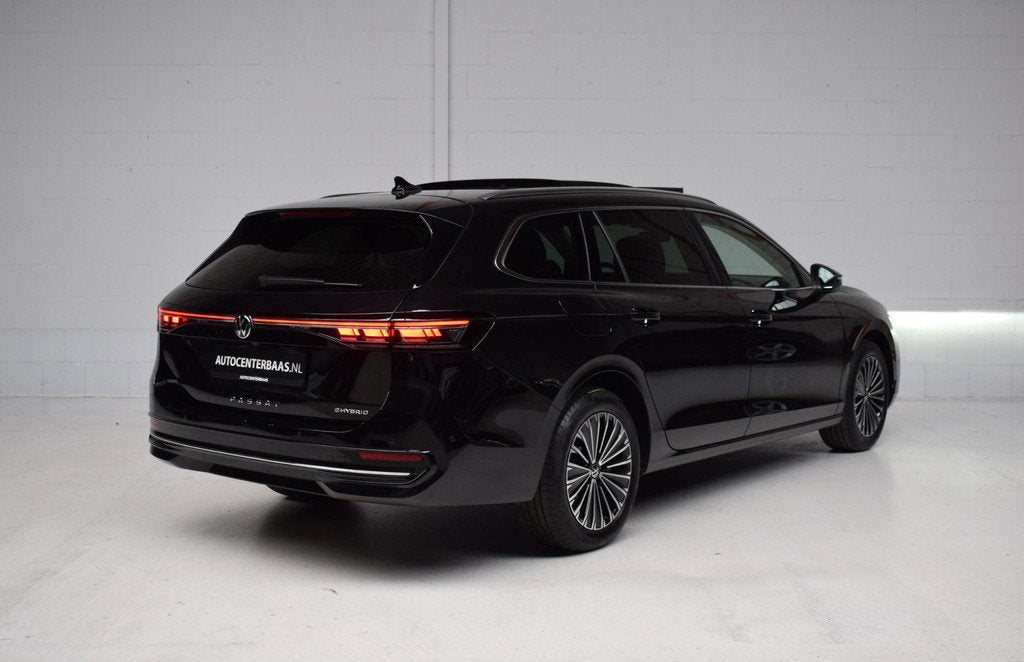 Volkswagen Passat Variant 1.5 eHybrid Elegance PANORAMADAK /, Adaptive Cruise Control, 4 cilinders, 150 pk, Zwart