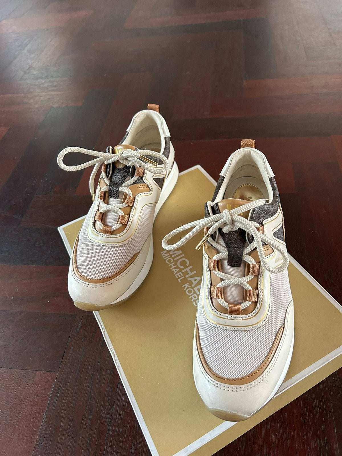 Michael Kors Sneakers - Zo goed als nieuw, Ophalen of Verzenden, Zo goed als nieuw, Beige, Sneakers of Gympen