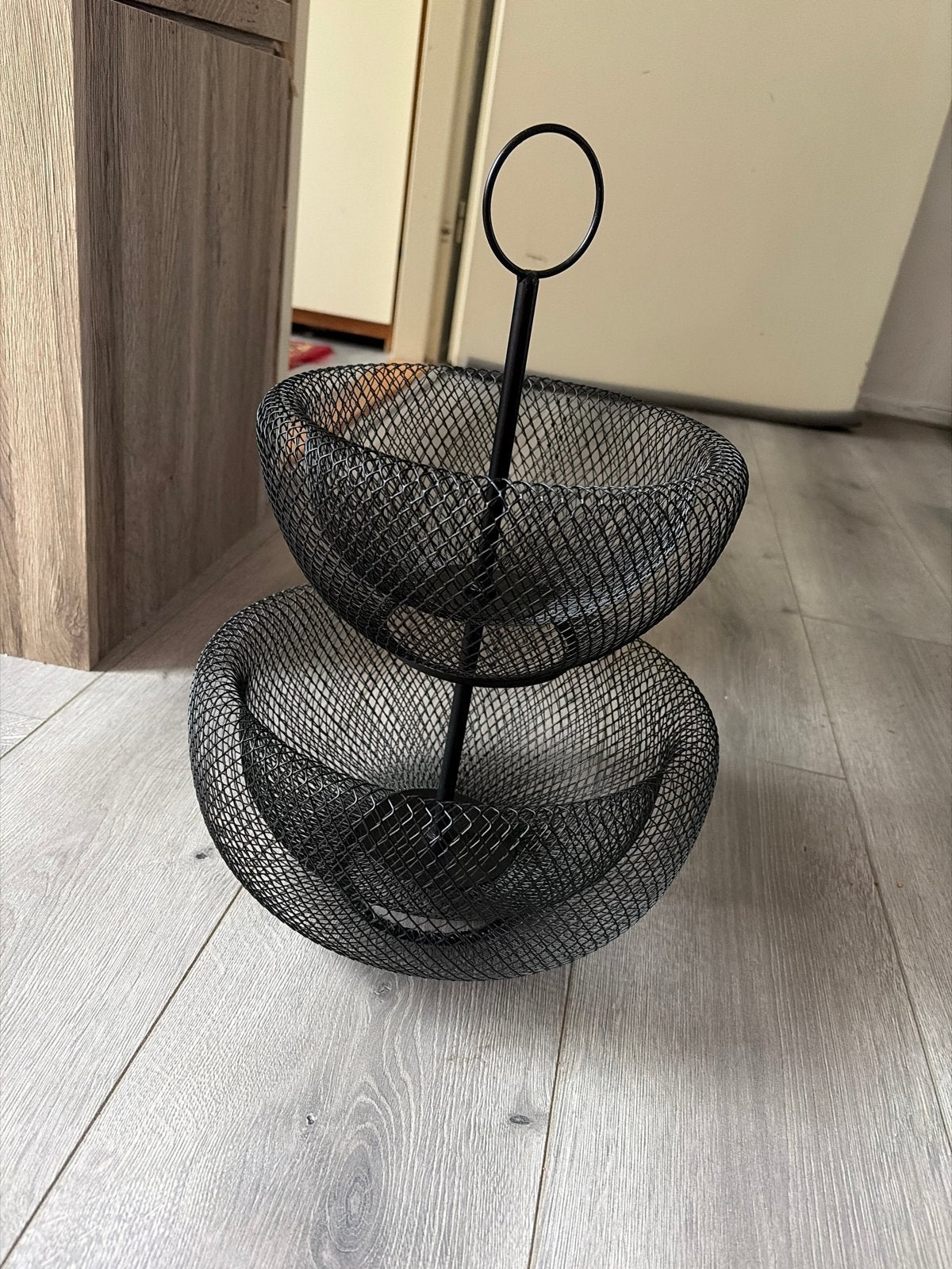 Zwart metalen etagere fruitschaal, Huis en Inrichting, Met handvatten, Schaal, Rond, Nieuw