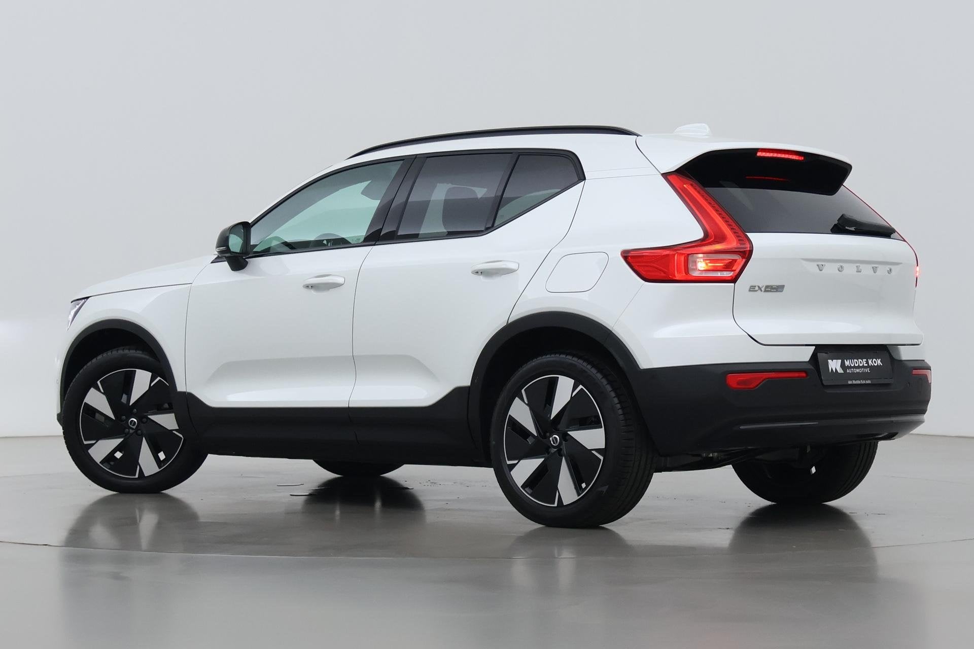 Volvo EX40 Single Motor Extended Range Plus 82 kWh | ACC | H, Auto's, Automaat, Gebruikt, 252 pk, Wit