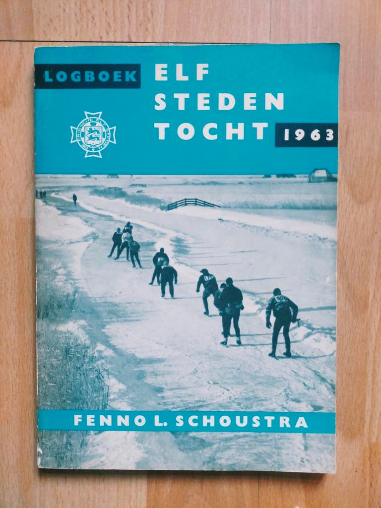 Logboek Elfstedentocht 1963 (in zeer goede staat), Boeken, Ophalen of Verzenden, Gelezen, Wintersport