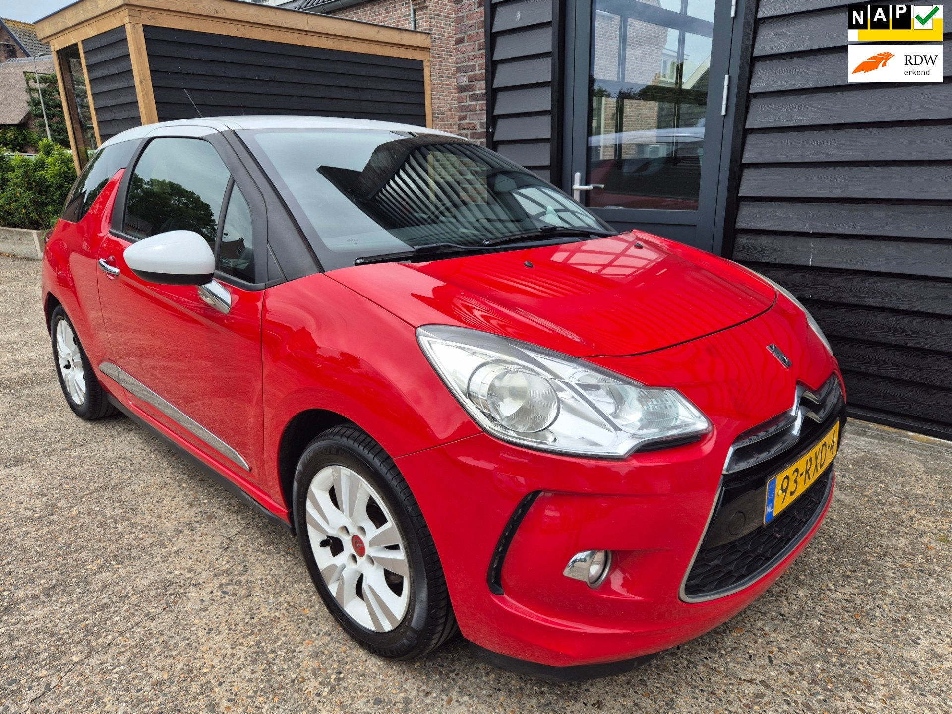 Citroen DS3 1.6 e-HDi So Chic, Auto's, Voorwielaandrijving, Euro 5, Gebruikt, Zwart