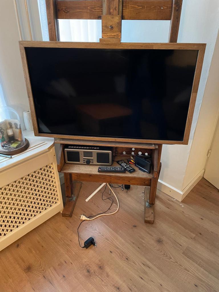 Werkende TV op schilders ezel - Uniek design, Ophalen, Gebruikt, 50 Hz, Samsung