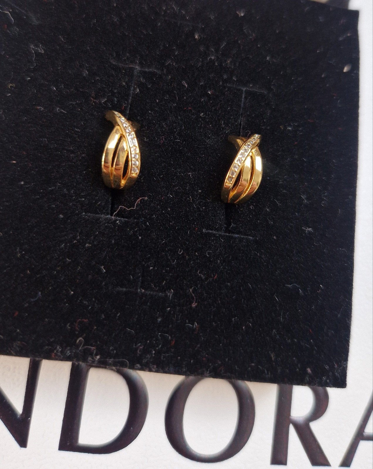 Leuke kleine goudkleurige oorbellen, z.g.a.n., Ophalen of Verzenden, Zo goed als nieuw, Knopjes of Stekers, Goud