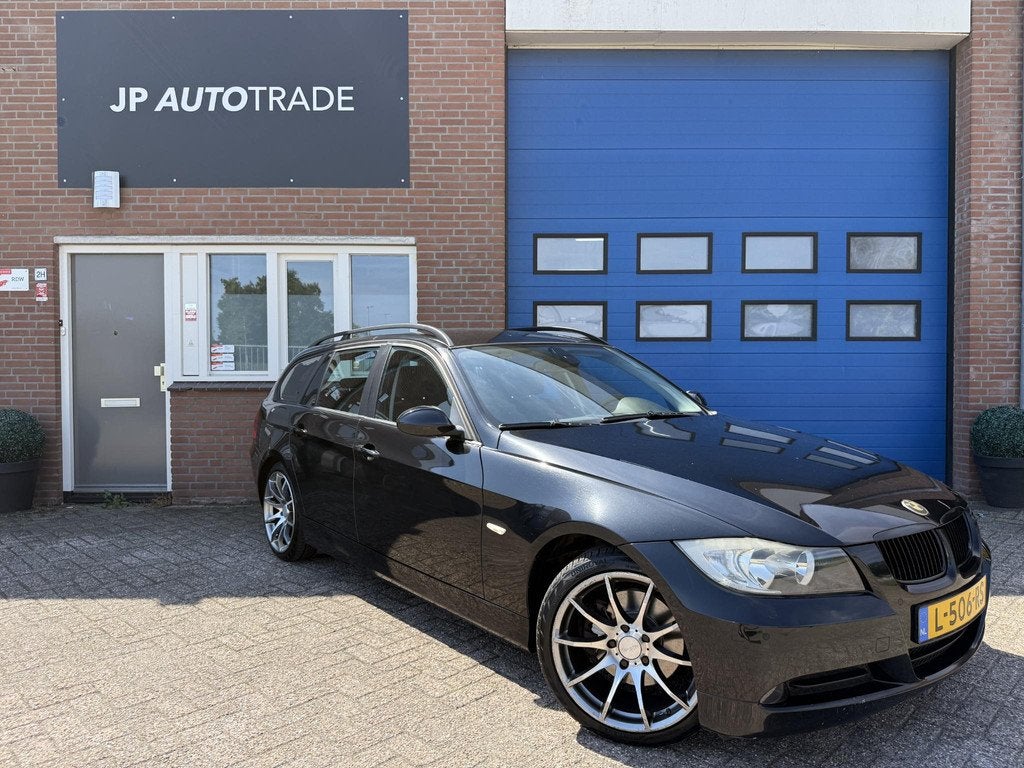 BMW 3-serie Touring 318i | Clima | Cruise | 18" LMV |, Auto's, Zwart, Handgeschakeld, 1405 kg, Parkeersensor