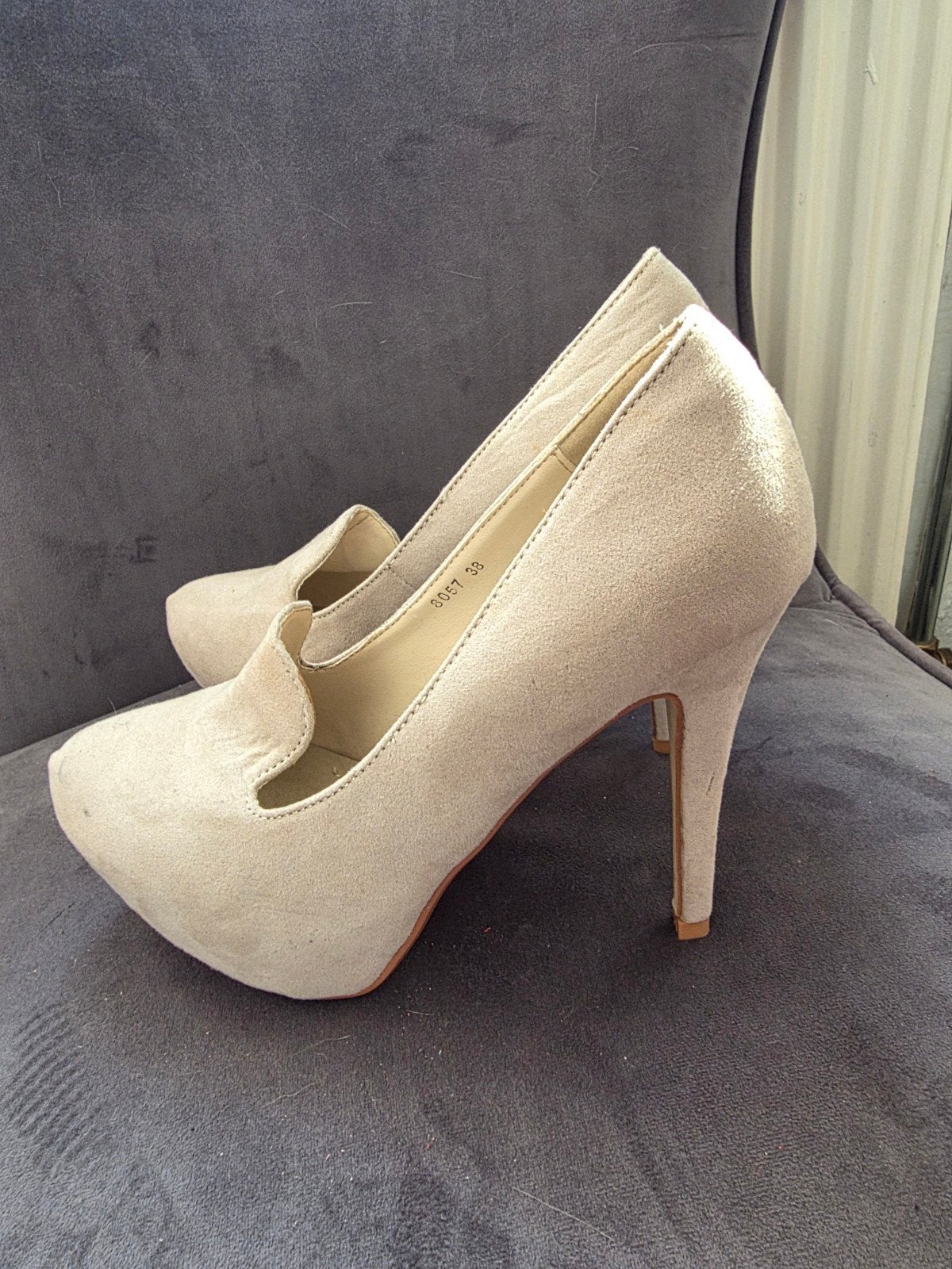 Mooie crème kleurige pumps - maat 38, Kleding | Dames, Schoenen, Ophalen of Verzenden, Zo goed als nieuw, Beige, Pumps