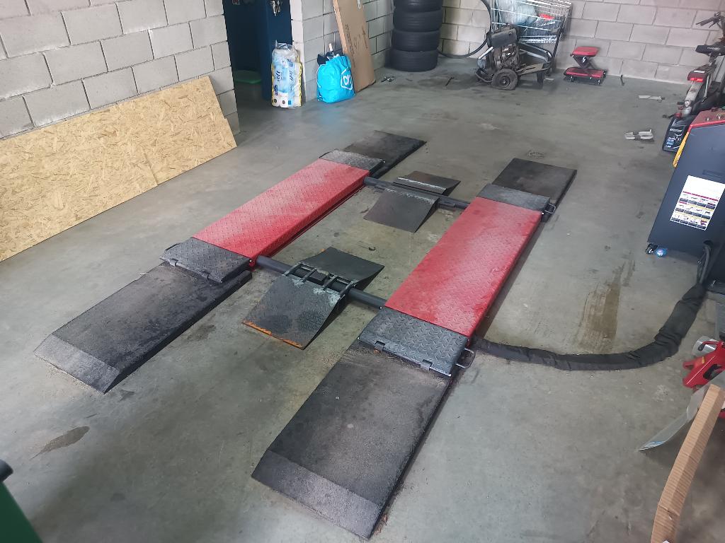 Weber tools hefbrug poetsbrug autohefbrug bandenlift, Auto diversen, Autogereedschap, Ophalen, Zo goed als nieuw