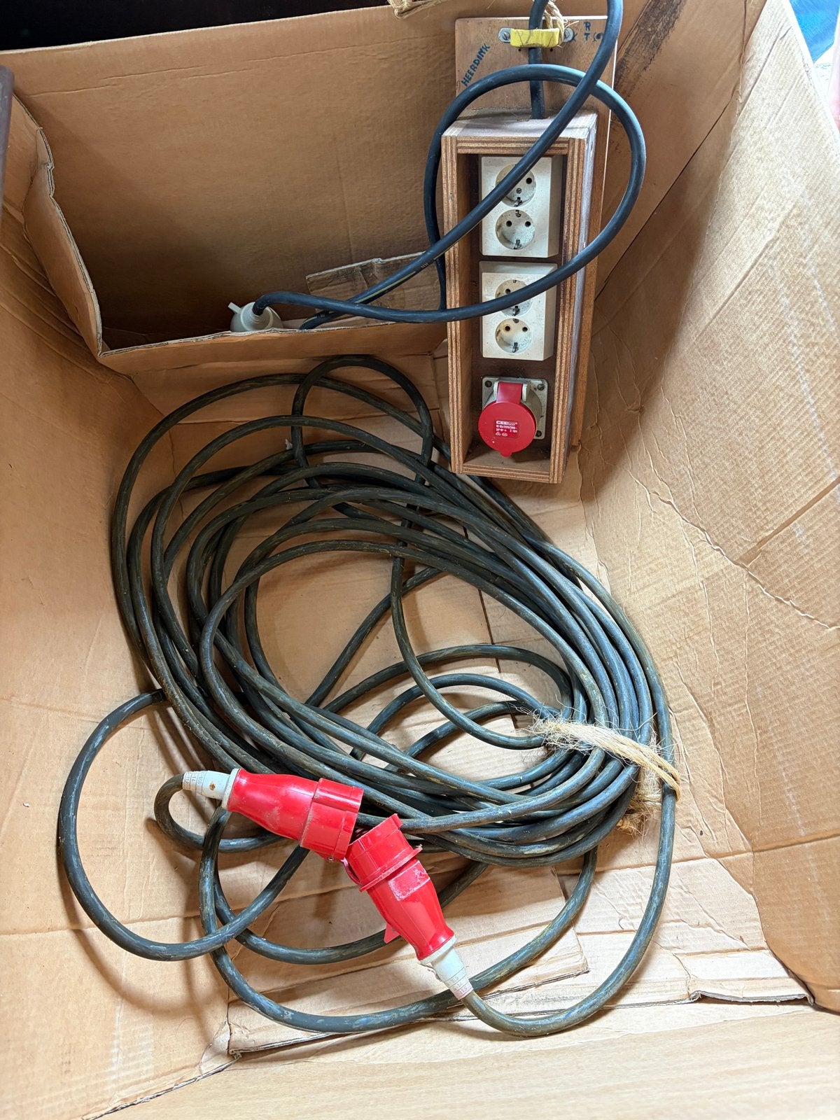 Verlengsnoer met stopcontacten en krachtstroom, Ophalen, Gebruikt, Q, Q