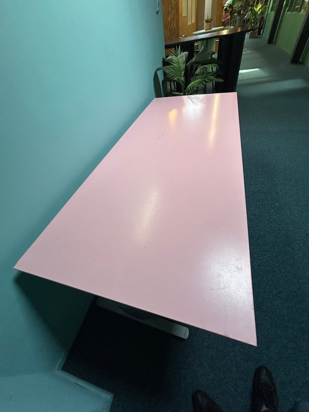 2x Roze bureau met verstelbaar frame - Groot, Huis en Inrichting, Bureaus, Ophalen, Overige typen, Gebruikt, -