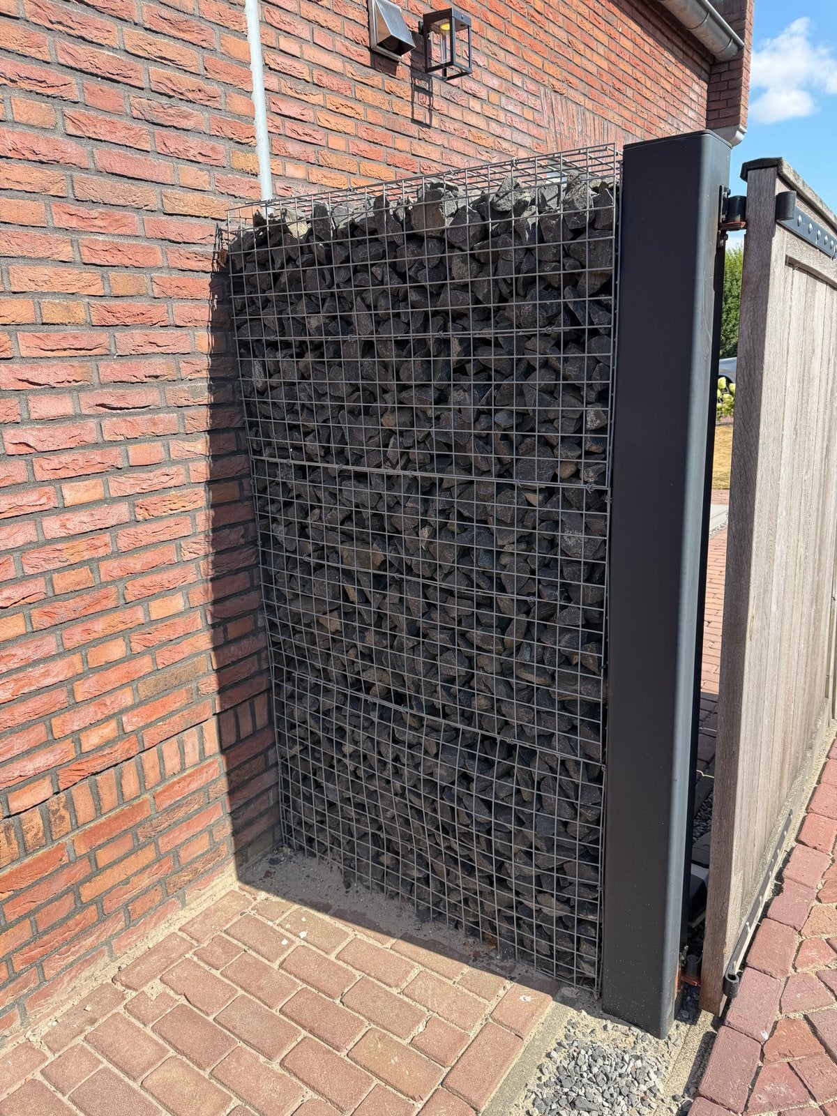 Gabion schanskorf met stenen, Ophalen, Gebruikt, IJzer, Gaashekwerk