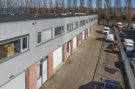 Bedrijfsruimte met koelcel en palletstellingen in Westpoort