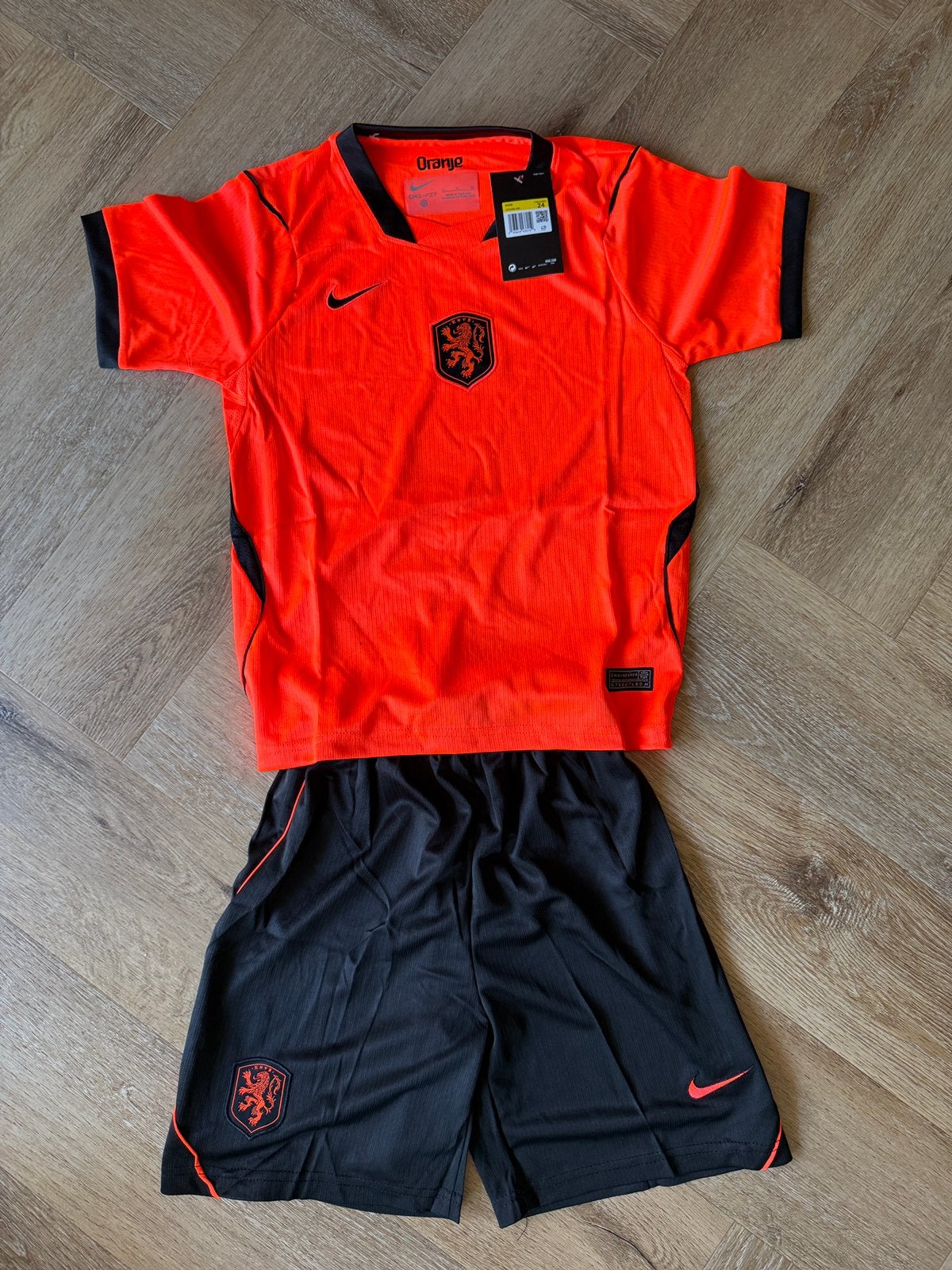 Nederlands Elftal Kinder Tenue 2026 | Nieuw 110 /146, Maat XS of kleiner, Ophalen of Verzenden, Nieuw, Set