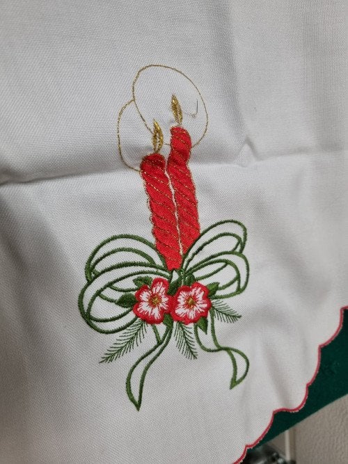 Kersttafelkleed wit geborduurd kaars , [a538], Ophalen of Verzenden, 'T Olde Gre-j, Info@toldegrej.nl, Endepoelstraat 20f Didam