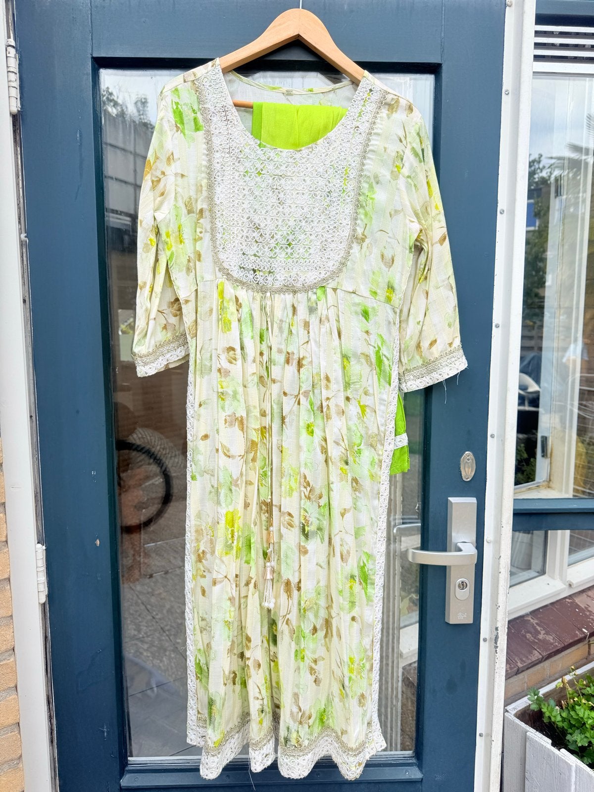 Prachtige Indiase suit/salwaar met broek - Maat 42. (L), Maat 42/44 (L), Ophalen of Verzenden, Zo goed als nieuw, Onder de knie
