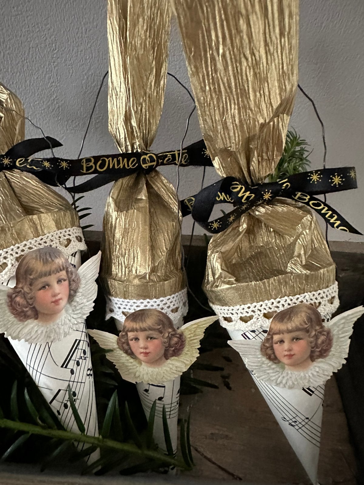 Brocante kersthangers feather tree, Diversen, Ophalen of Verzenden, Zo goed als nieuw