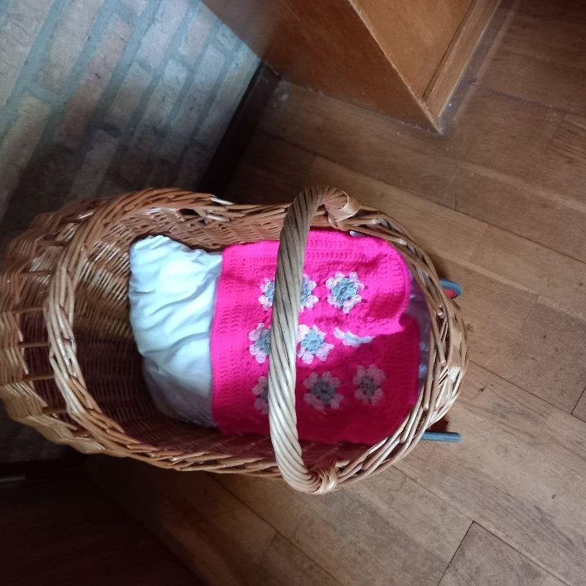 poppenwagen, riet  - met matrasje en dekje, Ophalen of Verzenden, Gebruikt, Barbie