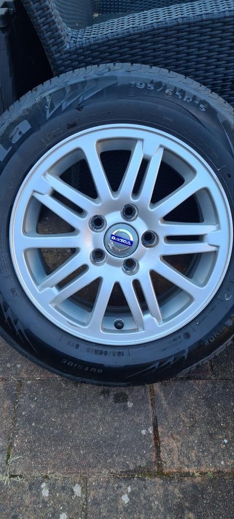 Banden 195x65x15r met volvo v70 velgen, Auto-onderdelen, Banden en Velgen, Ophalen, 15 inch, Band(en), 195 mm