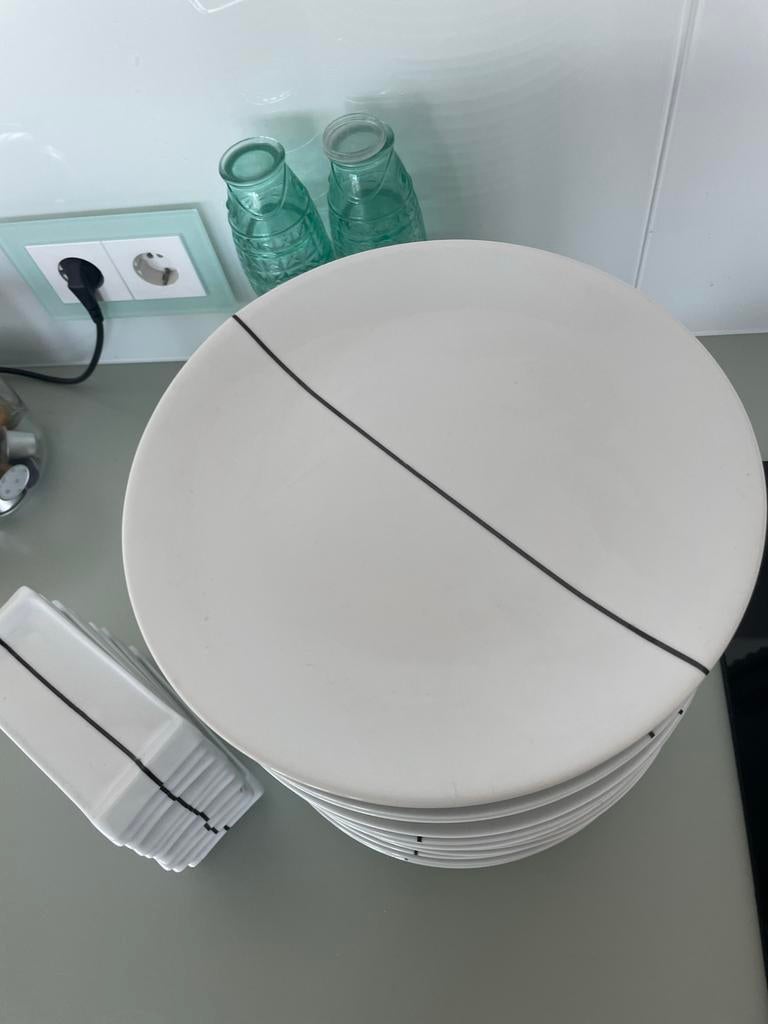 Grote borden en sushi schaaltjes met modern design, Ophalen, Keramiek, Zo goed als nieuw, Bord(en)