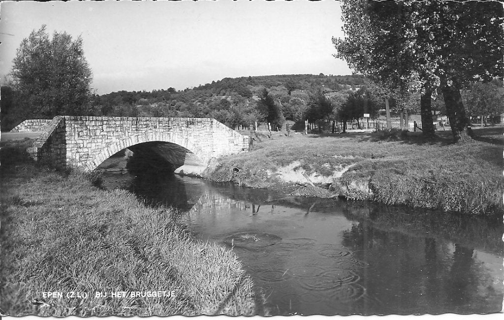 Oude ansichtkaart Epen (Z.L.) bij het bruggetje, Ophalen of Verzenden, 1960 tot 1980, Gelopen, Limburg