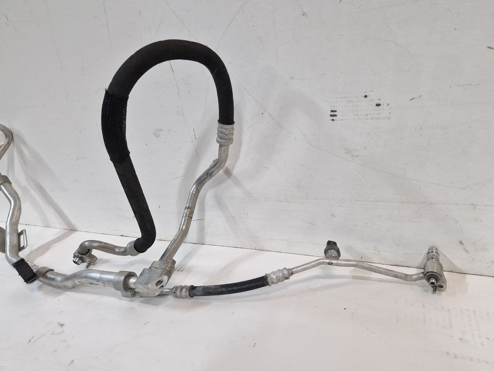 AIRCO LEIDING G21 G26 G42 BMW 3 serie (G20) (64539395471), Gebruikt, BMW, Petuelring 130
80809  München, DE, Bayerische Motoren Werke AG