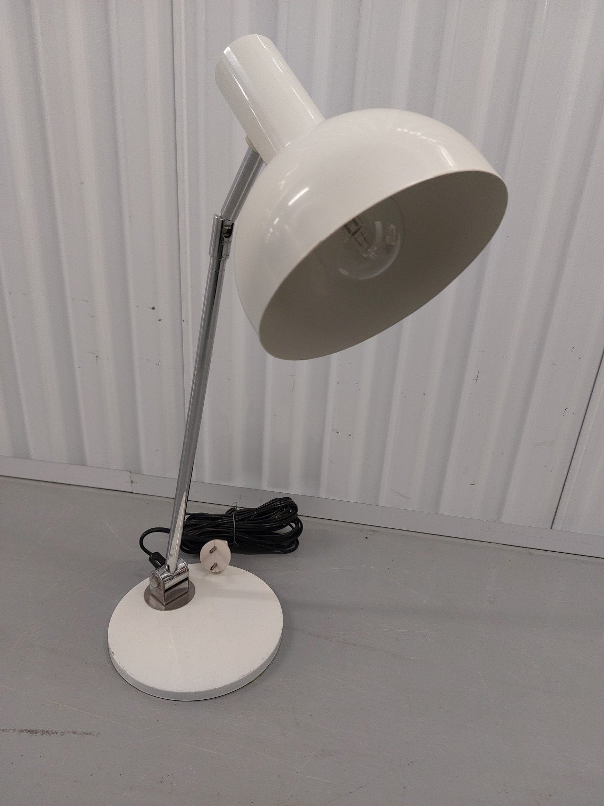 Jaren '60 Vintage Tafellamp / Bureaulamp Wit, Bureaulamp, Gebruikt, Vintage, Met stekker