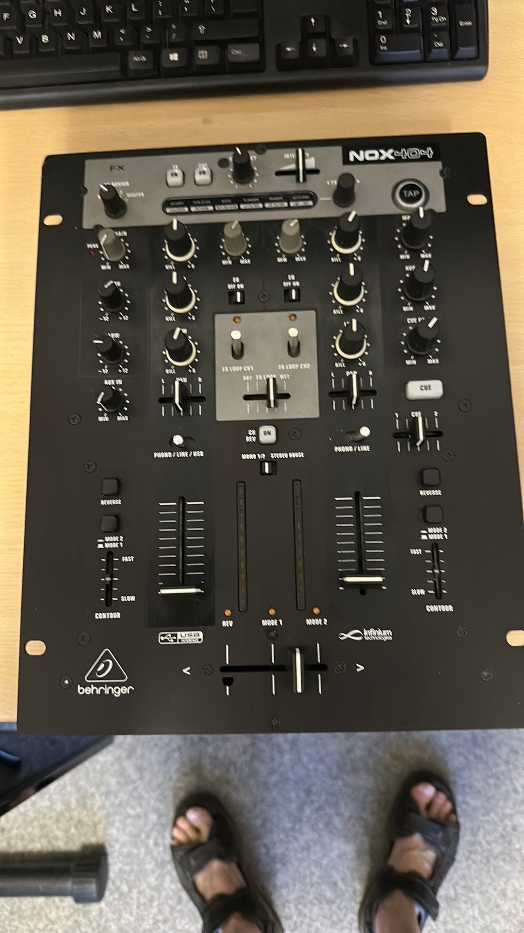 Nox 404 behringer mengpaneel, Muziek en Instrumenten, Mengpanelen, Ophalen of Verzenden, Zo goed als nieuw, Minder dan 5 kanalen