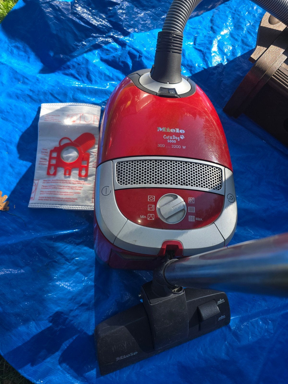 Miele Cat & Dog 2200W stofzuiger - Krachtig en betrouwbaar, Witgoed en Apparatuur, Gebruikt, Geschikt voor harde vloeren, Miele