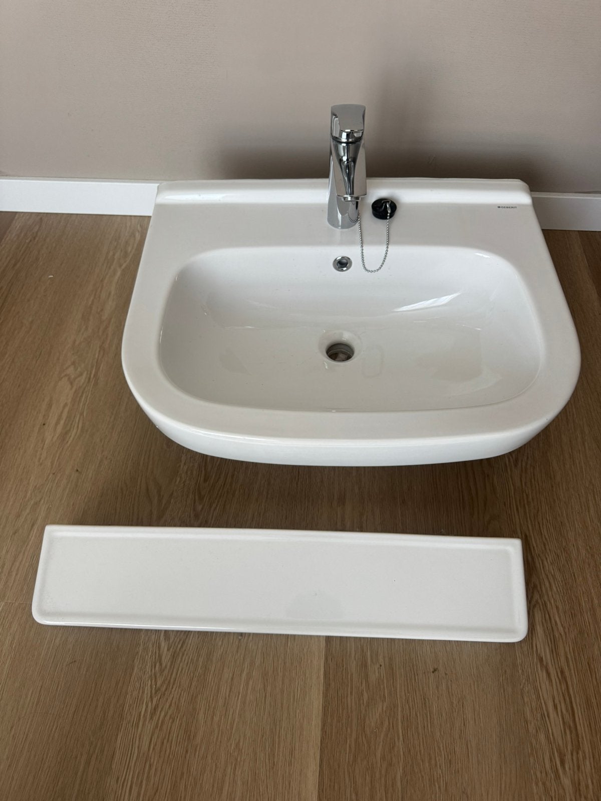nieuwe Geberit wastafel met Grohe kraan, Ophalen, Nieuw, 50 tot 100 cm, Minder dan 100 cm