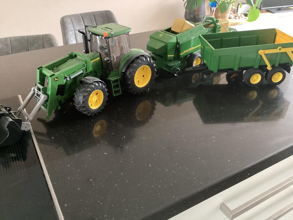 Bruder tractor en toebehoren, Ophalen, Zo goed als nieuw