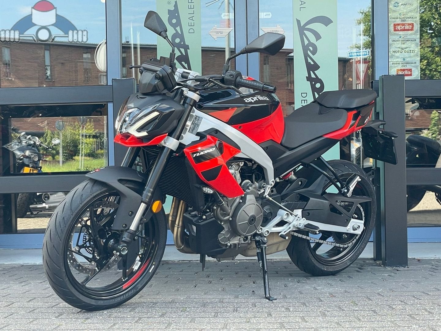 Aprilia Tuono 457  Piranha Red 2026, 2 cilinders, Bedrijf, Onbekend, APRILIA