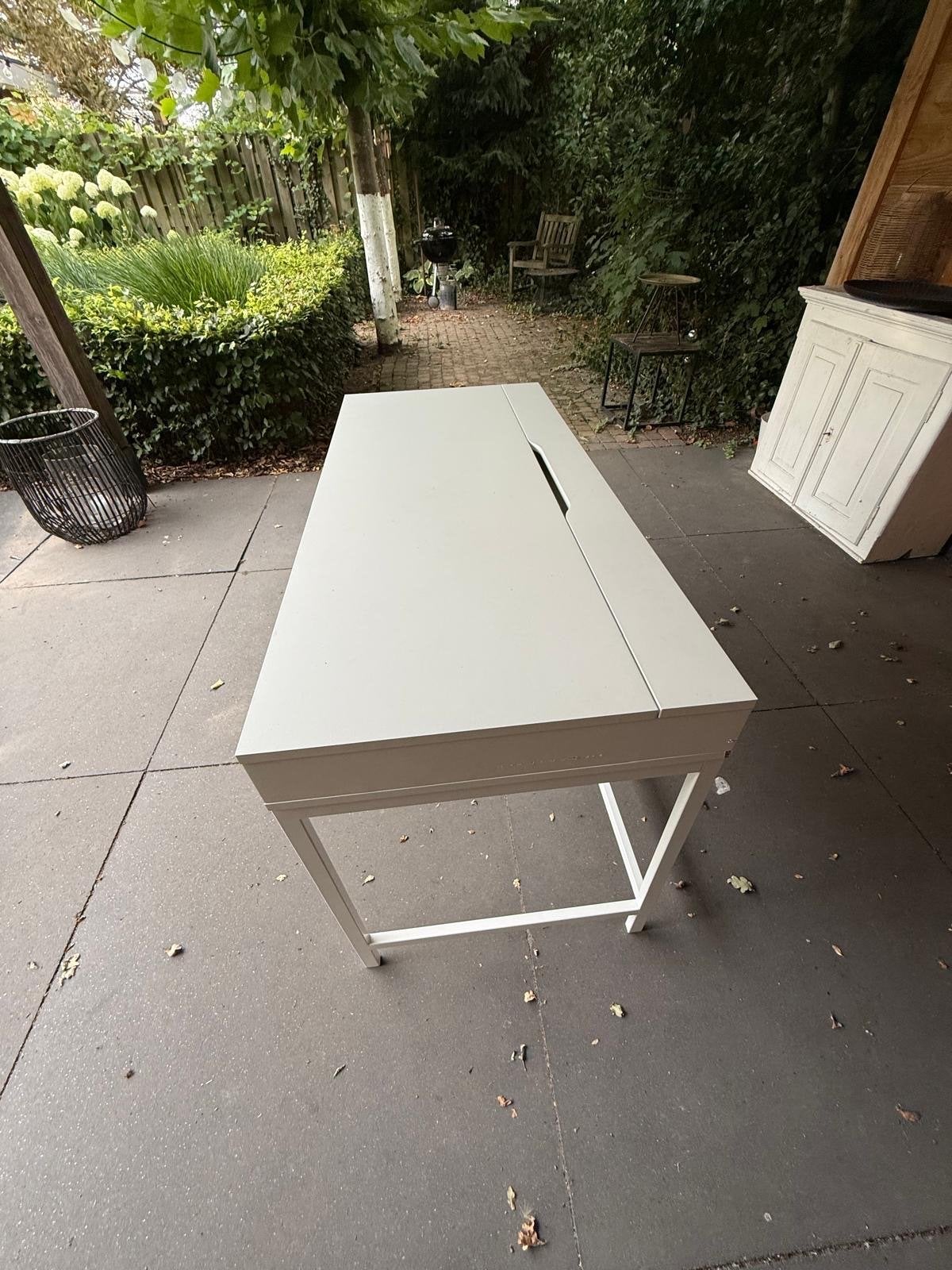 Modern wit bureau met lades, Huis en Inrichting, Bureaus, Ophalen, Zo goed als nieuw, Computerbureau, Hout