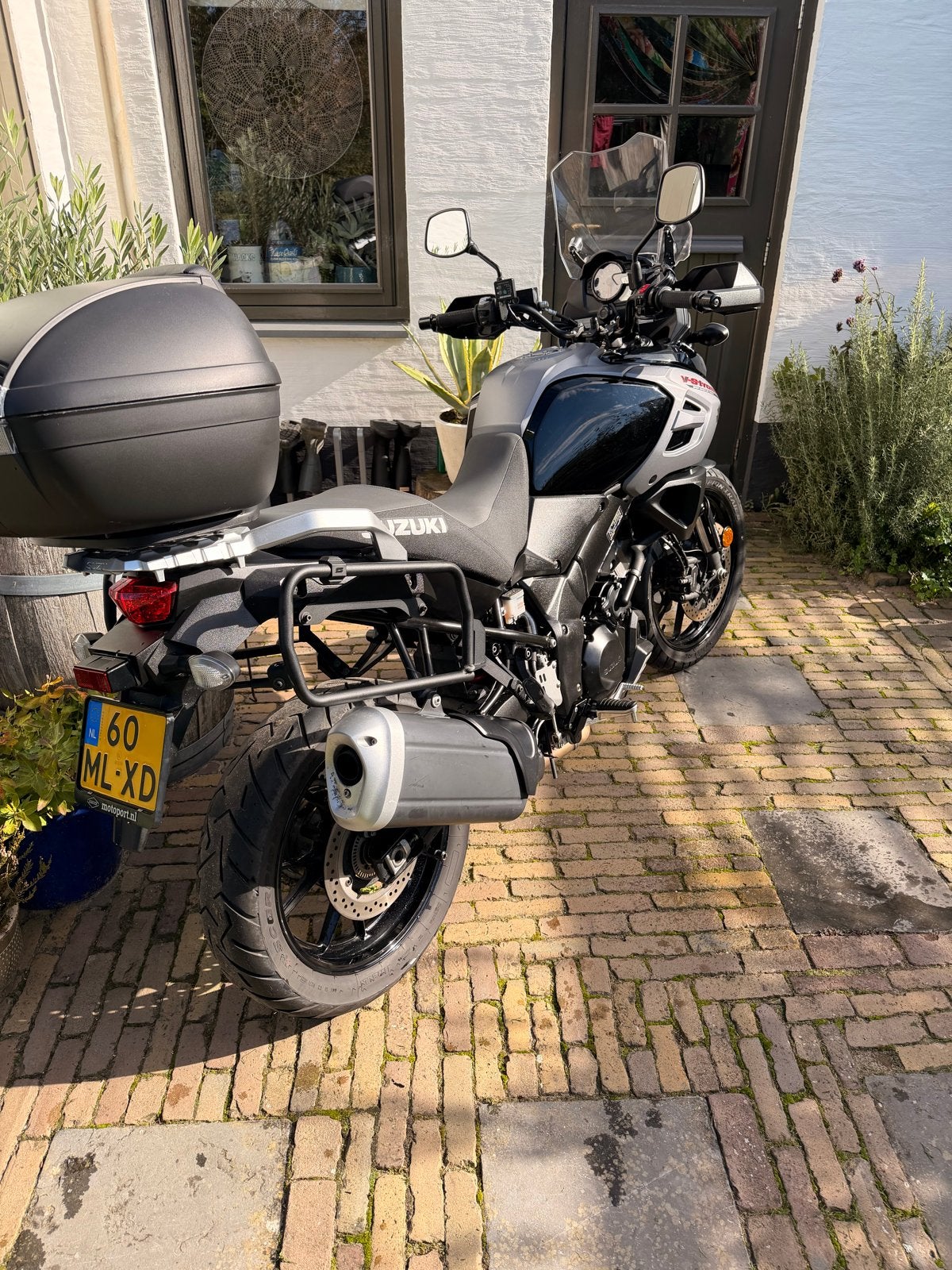Suzuki V-Strom DL1000 ABS 2017 - koffers & handvatverwarming, 2 cilinders, Occasion, Particulier, Toermotor