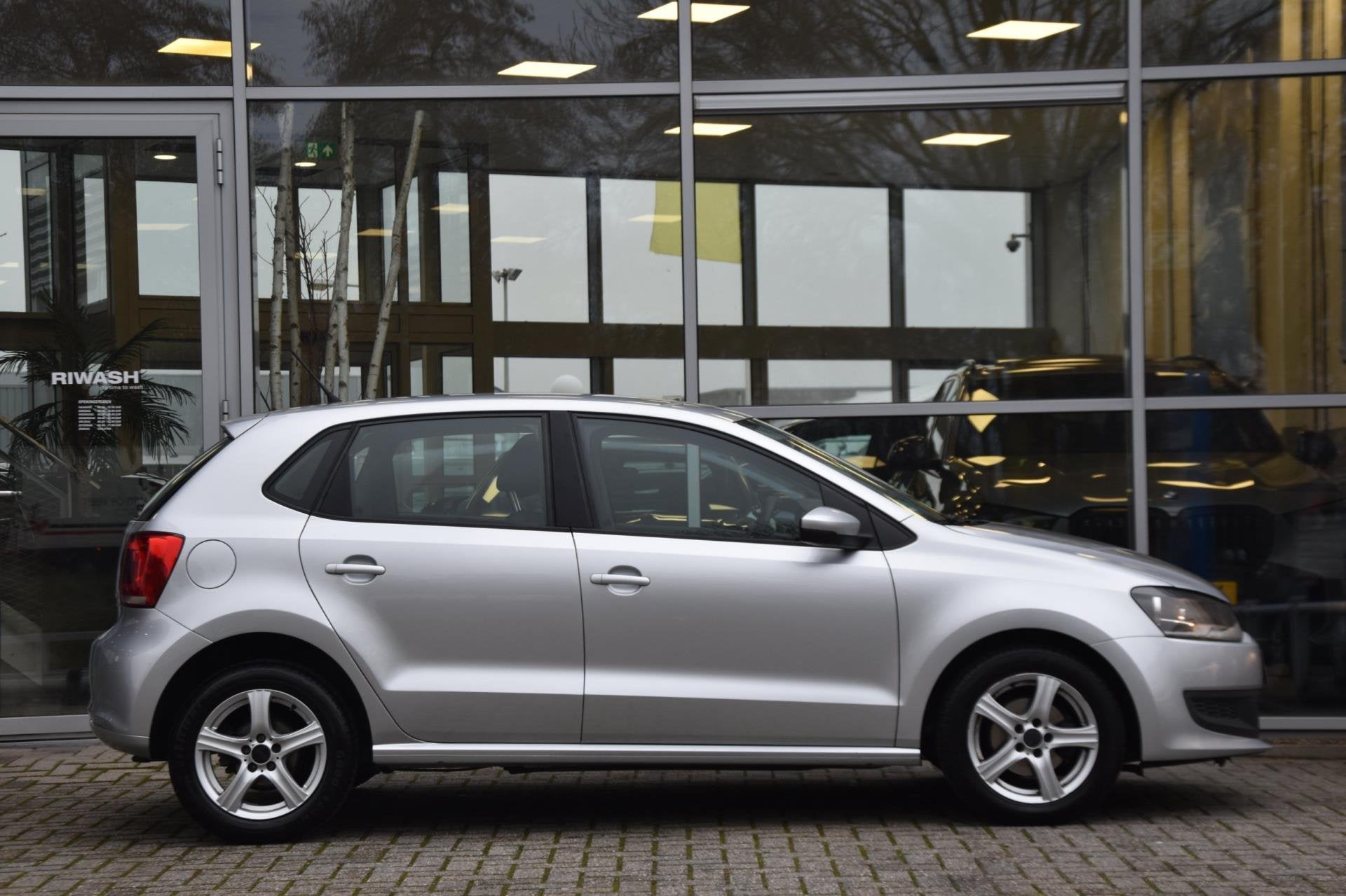 Volkswagen Polo 1.2 TSI Navi CarPlay Airco 5Drs NAP BlueMoti, Voorwielaandrijving, Euro 5, Stof, Zwart