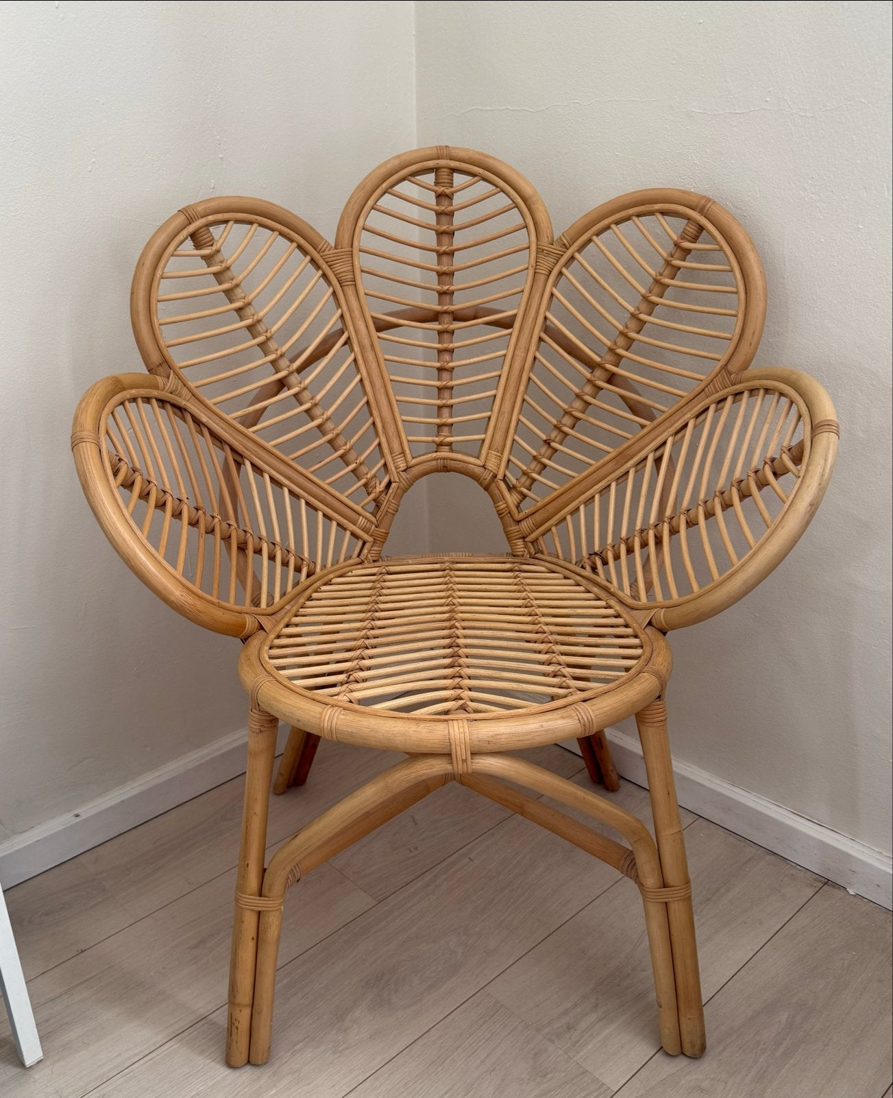 Rotan lotus kuipstoel - als nieuw, Huis en Inrichting, Stoelen, Ophalen, Overige kleuren, Riet of Rotan, Zo goed als nieuw