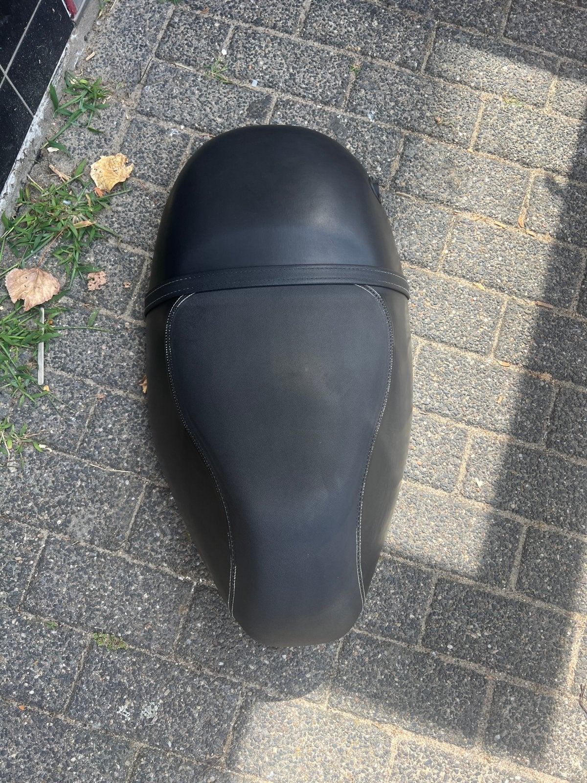 Zwart zip zadel original - Comfortabel en zo goed als nieuw, Ophalen, Zo goed als nieuw, Zadel, Overige merken