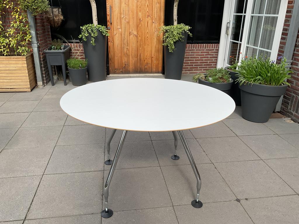 TE KOOP AANGEBODEN: TAFEL ‘VITRA’, Ophalen, Kunststof, 100 tot 150 cm, Rond