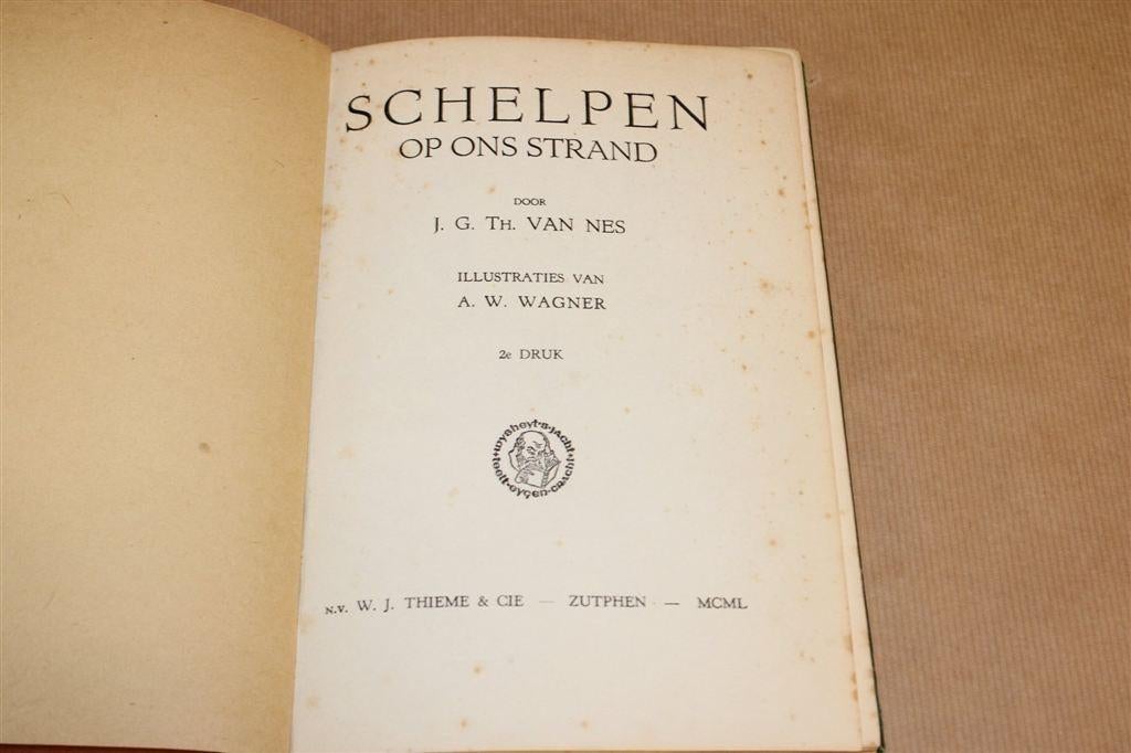 Schelpen op ons Strand [1950] — Vintage Veldgids, Verzamelen, Ophalen of Verzenden, Schelp(en)