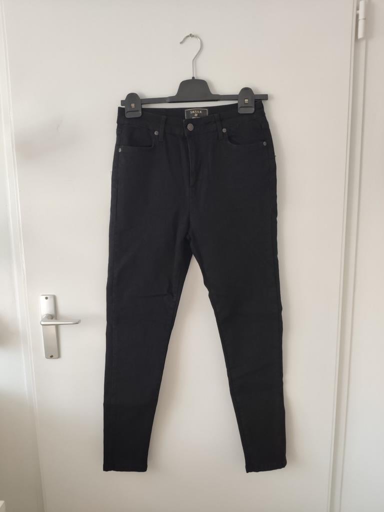 SikSilk essentials skinny jeans zwart M 38 nieuw
Np €49,95, Kleding | Dames, Ophalen of Verzenden, Nieuw, Zwart, W30 - W32 (confectie 38/40)