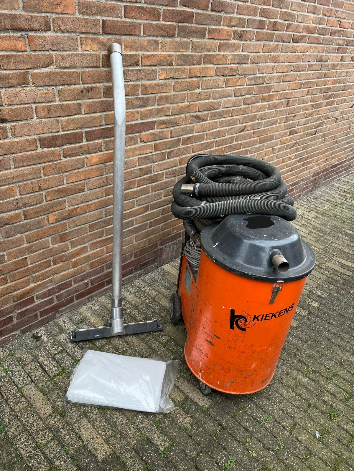 Kiekens Industriële Bouwstofzuiger met Slangen en Mondstuk, Gebruikt, Industriële stofzuiger, Ophalen, Stofzak